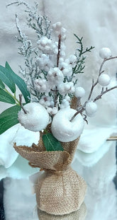 Aranjament Decorativ de Crăciun cu Fructe Albe și Zăpadă Artificială - 25cm